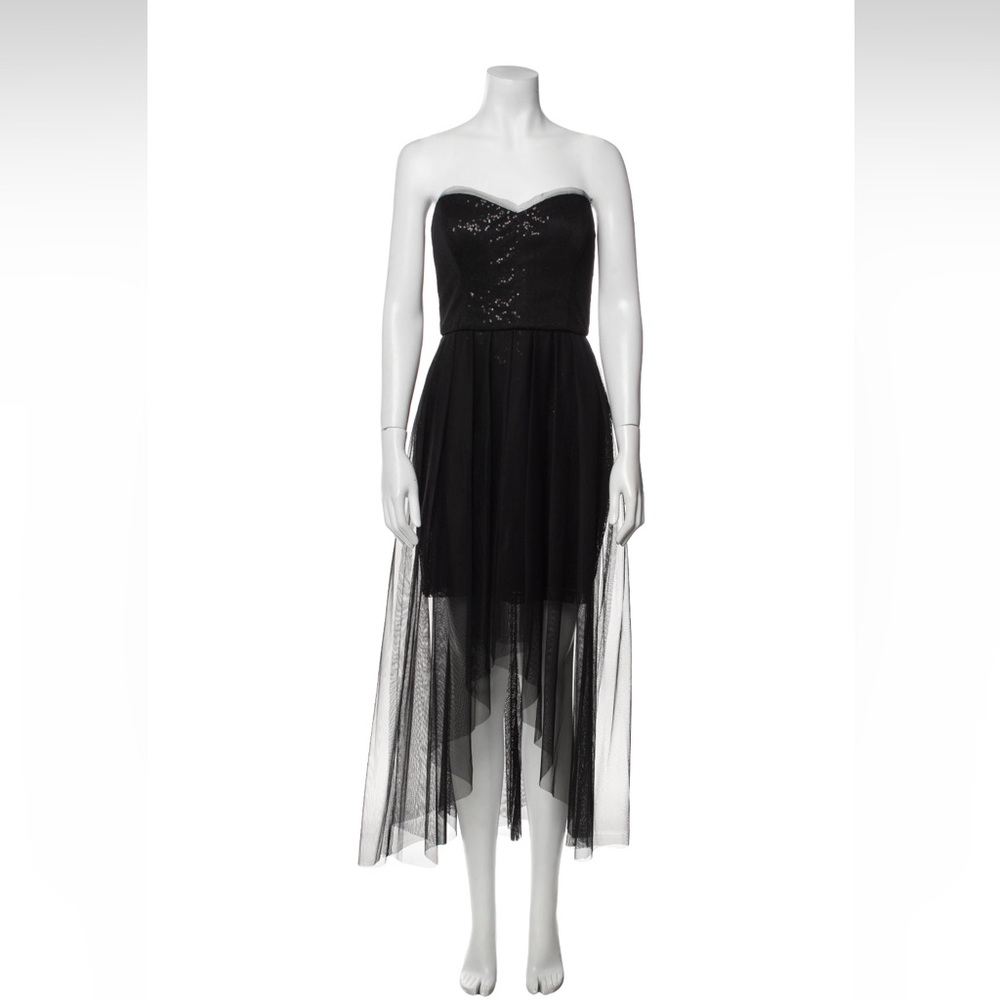 NWOT- Sequin and Tulle Strapless Dress